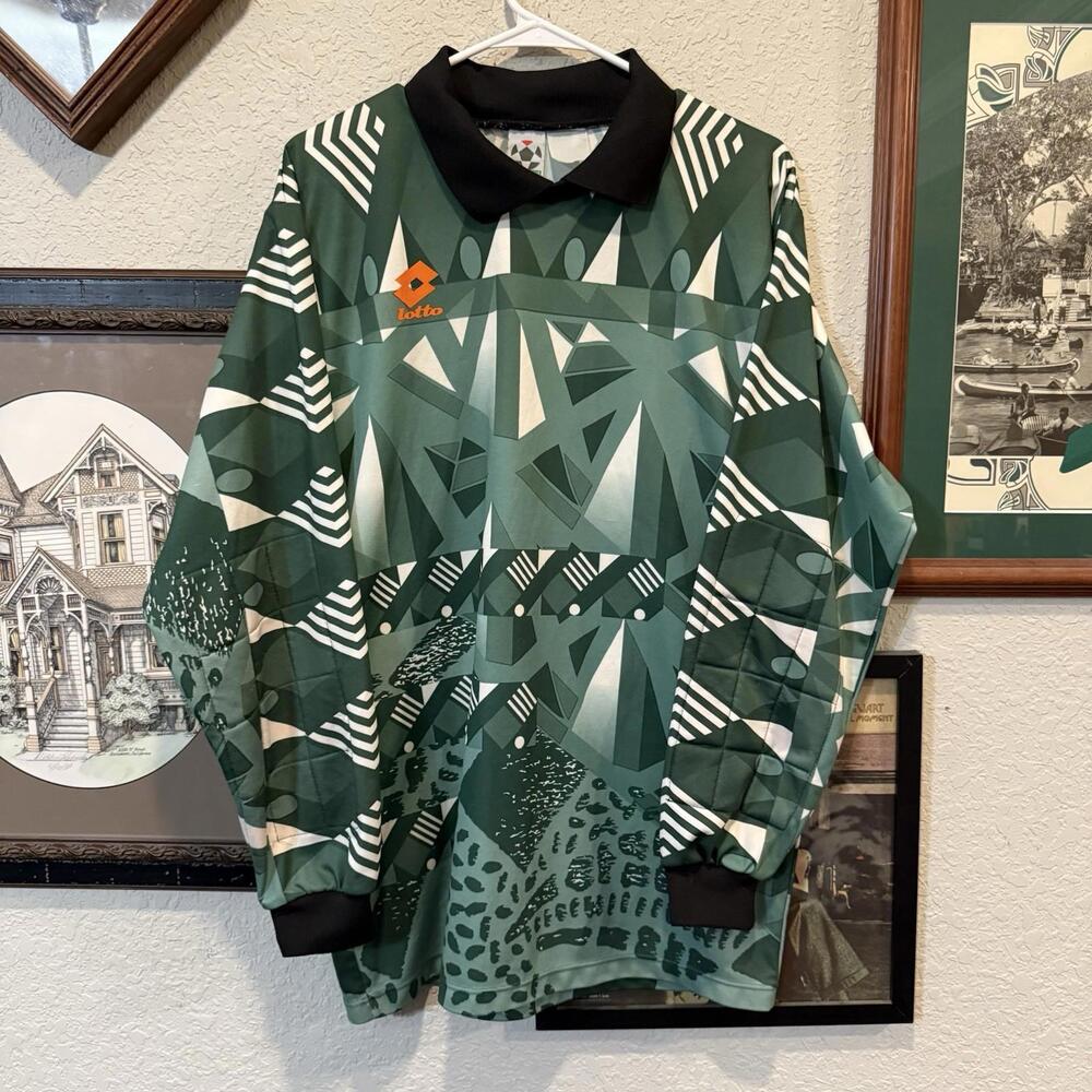 Vintage 90s RARE Lotto Calcio Padded Goalkeeper Jersey Green Men's XL Italy‎